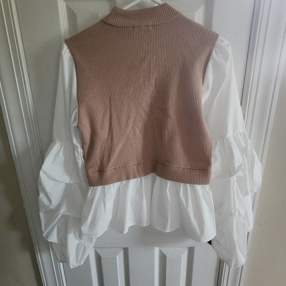 *SOLD* Ruffled Balloon Sleeve Blouse - Picture 3 of 3
